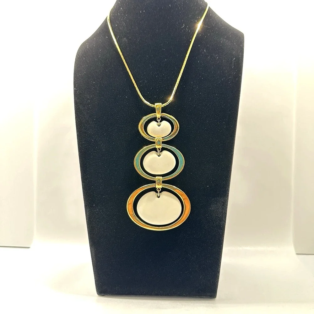 Crown Trifari White Lucite Oval Pendant Necklace Gold Tone Vintage Statement